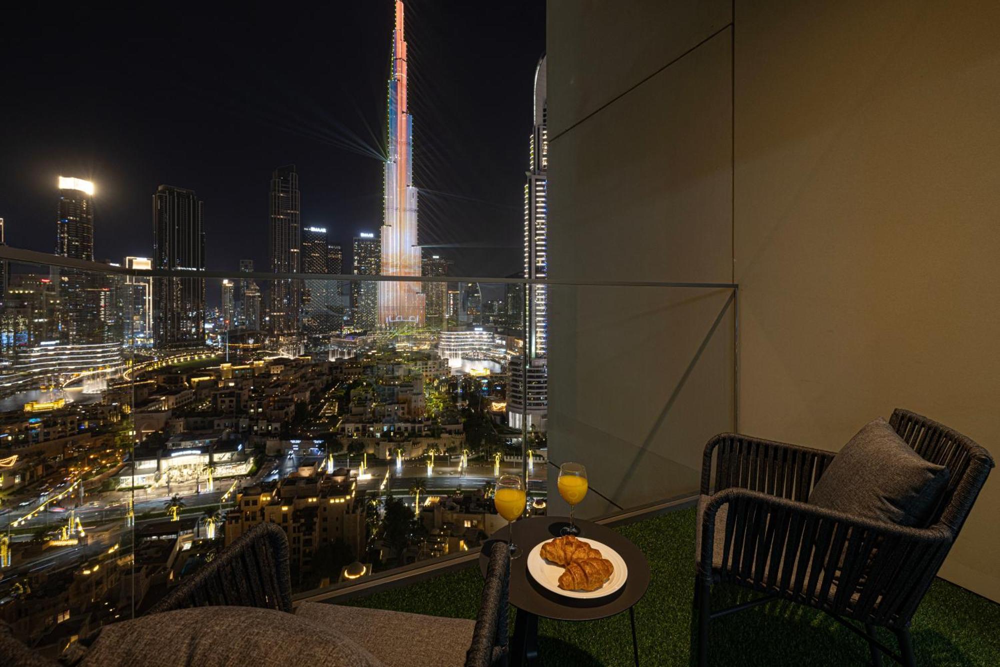 Smartstay At Burj Royale - Full Burj Khalifa View - Brand New Luxury Apartments Dubai Bagian luar foto