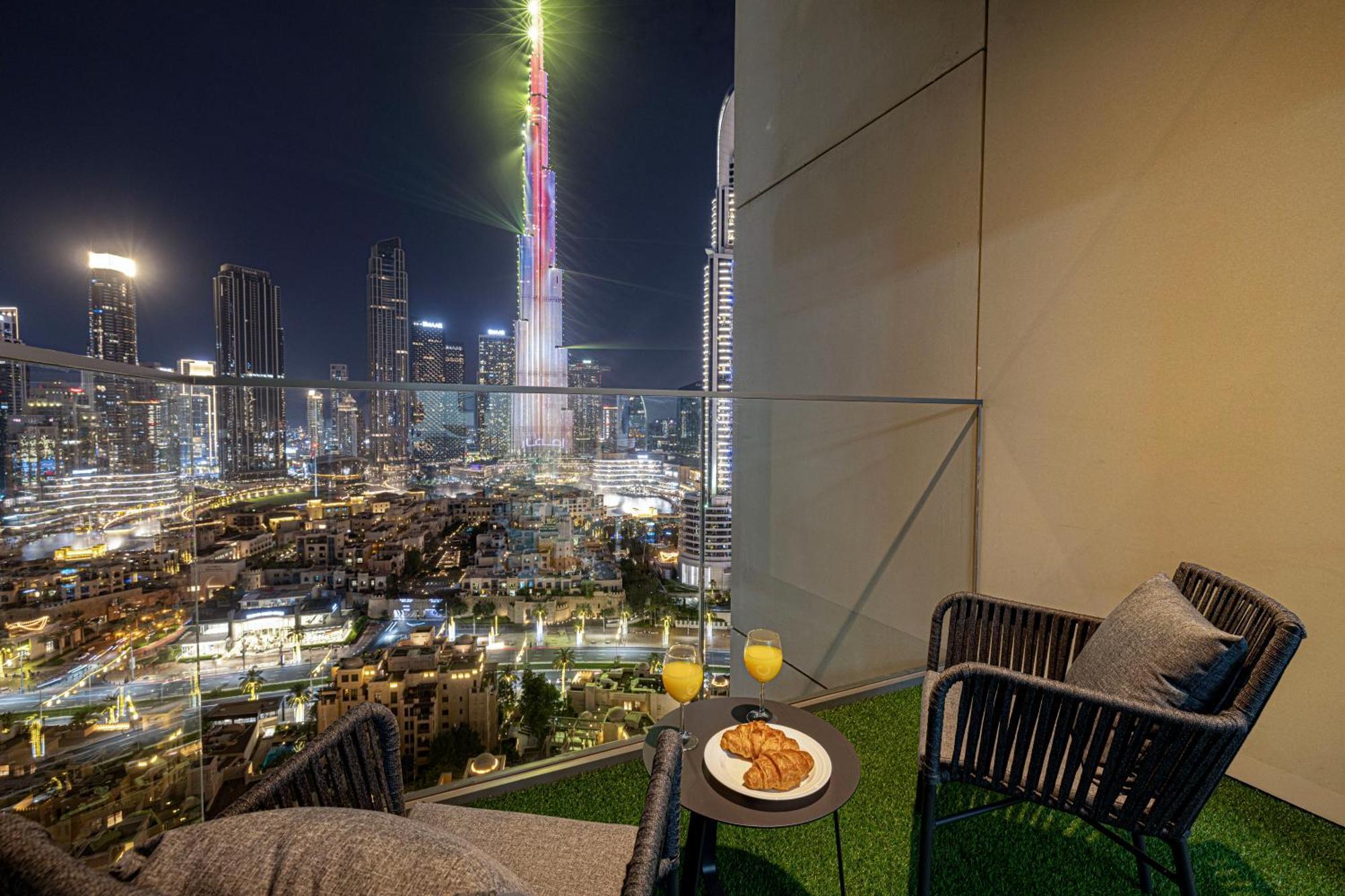 Smartstay At Burj Royale - Full Burj Khalifa View - Brand New Luxury Apartments Dubai Bagian luar foto